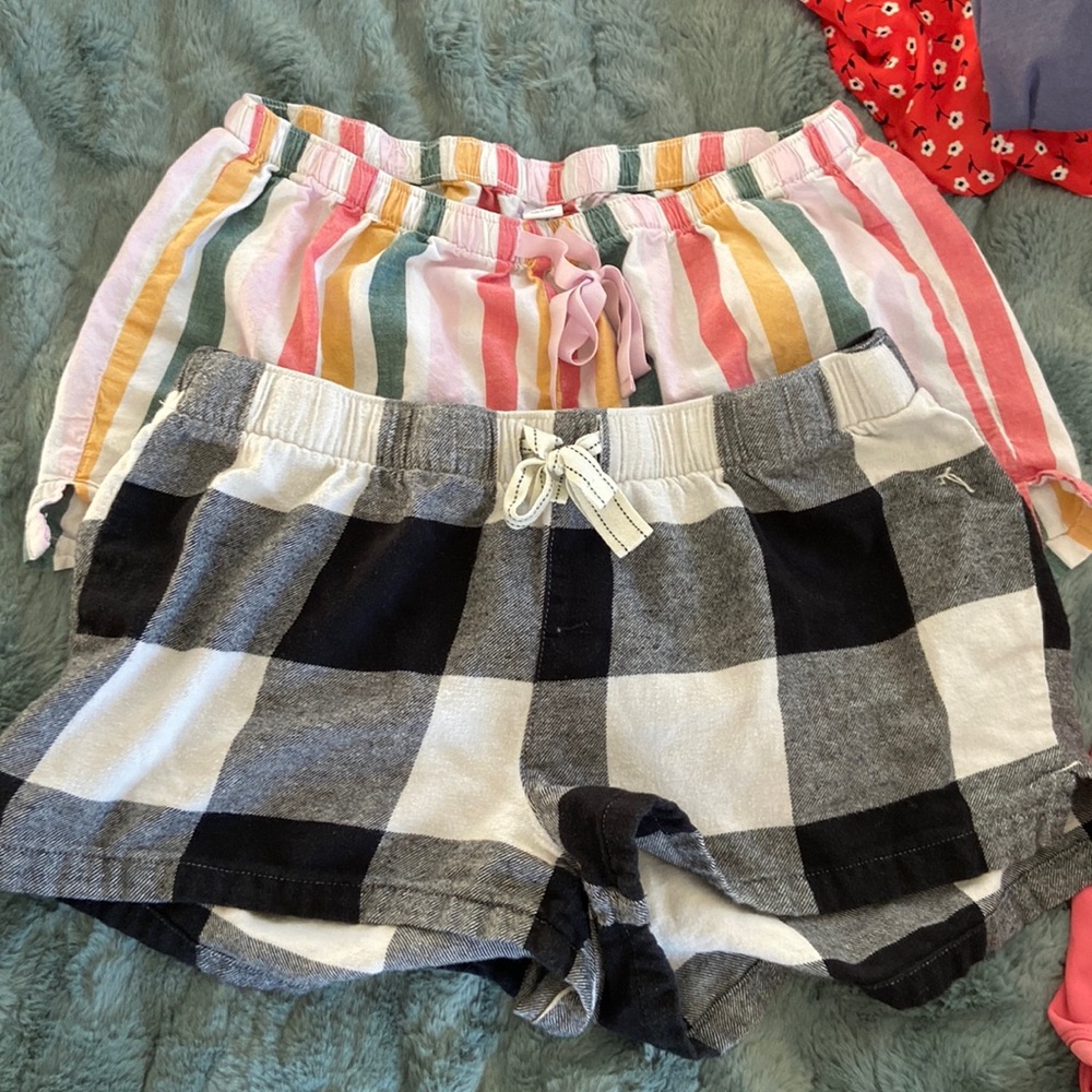 Set of 2 Medium Old Navy pajama bottoms!